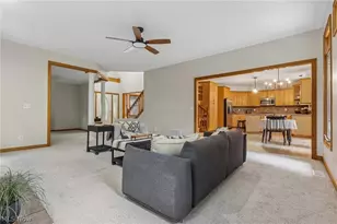 10685 Robert Ln, Chagrin Falls, OH 44023 - Photo 7