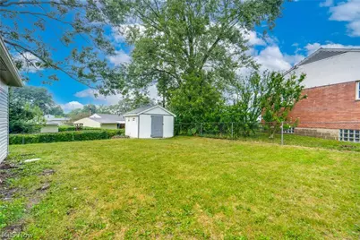 2415 Regentview Street NE, Canton, OH 44705 - Photo 27