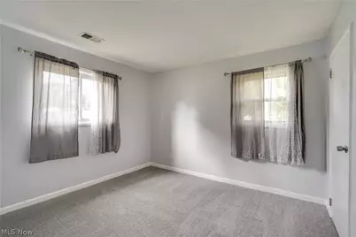 2415 Regentview Street NE, Canton, OH 44705 - Photo 9