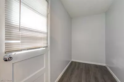 2415 Regentview Street NE, Canton, OH 44705 - Photo 7