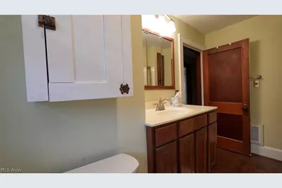 809 N 10th Street, Cambridge, OH 43725 - Photo 17