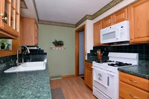 594 Terra Ln, Amherst, OH 44001 - Photo 15