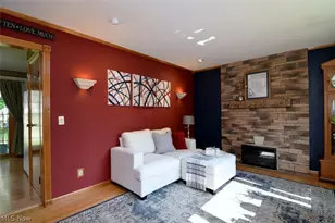 594 Terra Ln, Amherst, OH 44001 - Photo 5