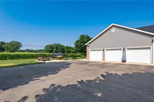 3660 Michelle Ln, Zanesville, OH 43701 - Photo 7