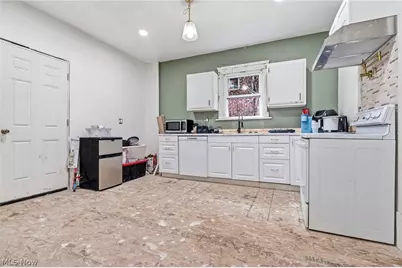105 W Harrison Street, Alliance, OH 44601 - Photo 9