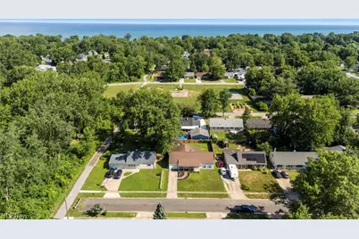 4845 Redwood Drive, Sheffield Lake, OH 44054 - Photo 5