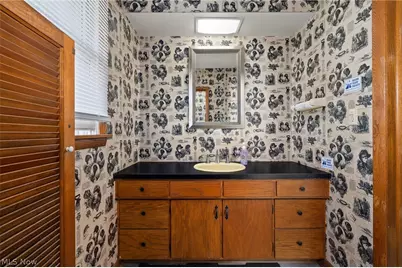 128 Walter Street, Bellevue, OH 44811 - Photo 7