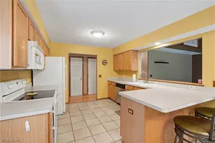 301 Aynesly Way, Brunswick, OH 44212 - Photo 9