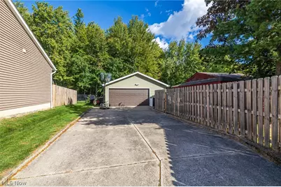 2415 E Ridgewood Drive, Green Hills, OH 44131 - Photo 7