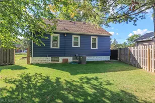2415 E Ridgewood Dr, Green Hills, OH 44131 - Photo 9