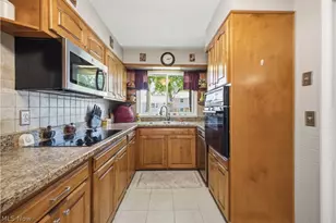222 Sunset Ct, Columbiana, OH 44408 - Photo 3