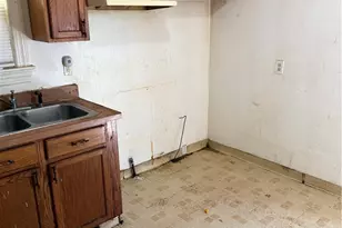 889 E 139th St, Loveland, OH 44110 - Photo 7
