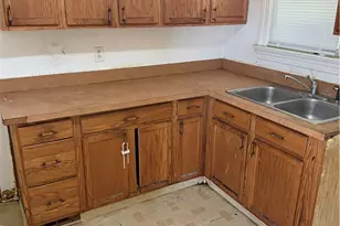 889 E 139th St, Loveland, OH 44110 - Photo 5