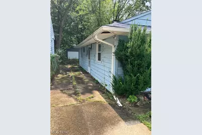 1548 E 296th Street, Wickliffe, OH 44092 - Photo 3