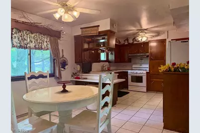 2597 Seifert Lewis Road, Hubbard, OH 44425 - Photo 9