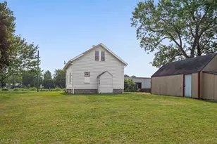 3857 Violand St, Louisville, OH 44641 - Photo 3
