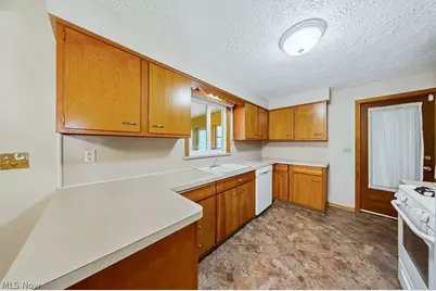 1812 Skyline Drive, Lorain, OH 44053 - Photo 15