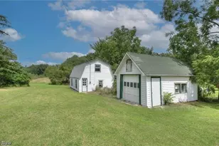 33901 Eddy Rd, Willoughby Hills, OH 44094 - Photo 3