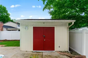 1827 Brockton Dr, Austintown, OH 44511 - Photo 9