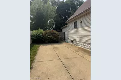 2044 Halstead, Oakwood, OH 44107 - Photo 3