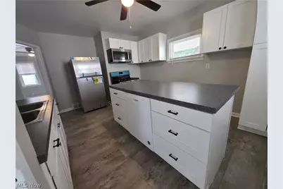 1810 Saint Elmo Avenue NE, Canton, OH 44705 - Photo 3