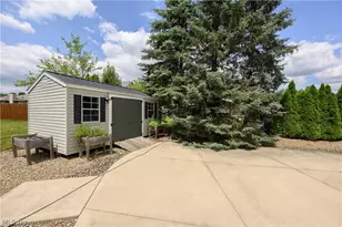 827 Mesa Verde Dr, Barberton, OH 44203 - Photo 9