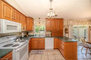 6142 Fairview Rd, Austintown, OH 44515 - Photo 9