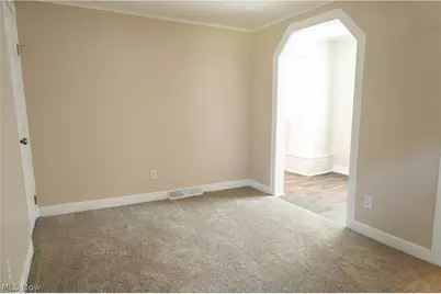 349 E Pace Avenue, Akron, OH 44319 - Photo 5