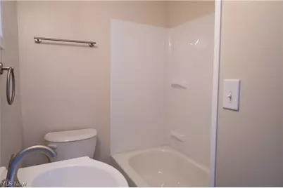 349 E Pace Avenue, Akron, OH 44319 - Photo 11