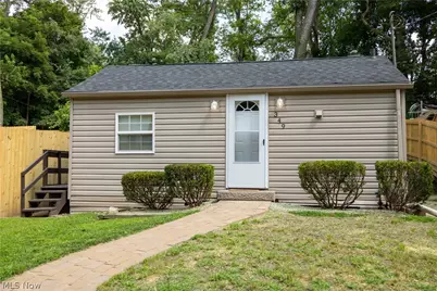 349 E Pace Avenue, Akron, OH 44319 - Photo 1