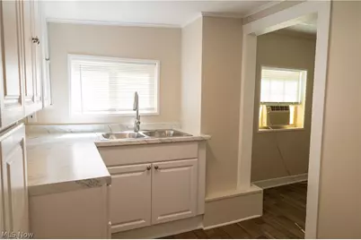 349 E Pace Avenue, Akron, OH 44319 - Photo 9