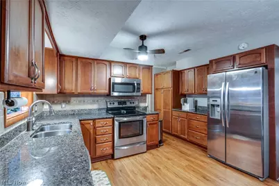 2510 Williamsburg Drive, Uniontown, OH 44685 - Photo 9