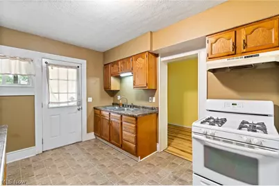 777 Montana Avenue, Akron, OH 44314 - Photo 5