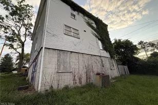 109 E North St, Cadiz, OH 43907 - Photo 3