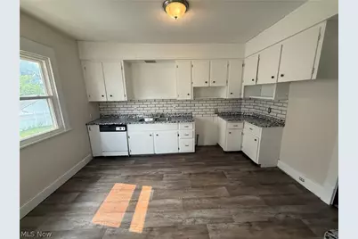 882 Redfern Avenue, Akron, OH 44314 - Photo 5