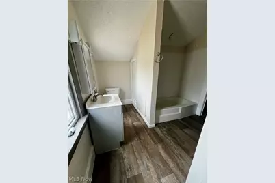 882 Redfern Avenue, Akron, OH 44314 - Photo 11