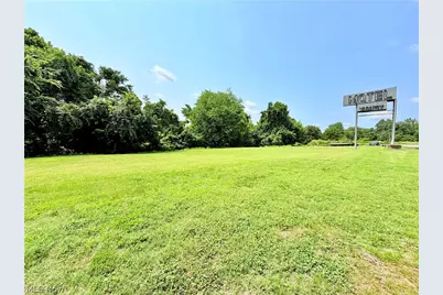 1094 Clement Avenue, Belpre, OH 45714 - Photo 3