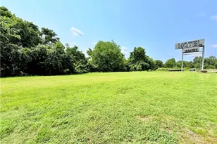 1094 Clement Ave, Belpre, OH 45714 - Photo 3