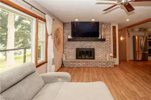 727 Sleepy Hollow Dr, Uniontown, OH 44685 - Photo 9