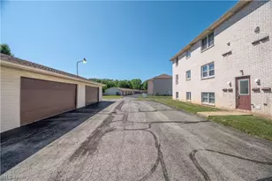 7357 Eisenhower Dr, Boardman, OH 44512 - Photo 3