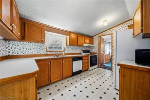 2675 Eagle Point Dr, Madison, OH 44057 - Photo 13