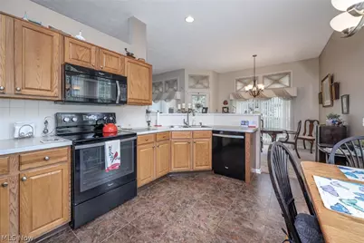 1827 Southpointe Circle NE, Canton, OH 44714 - Photo 9