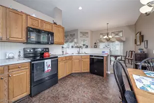 1827 Southpointe Cir NE, Canton, OH 44714 - Photo 9