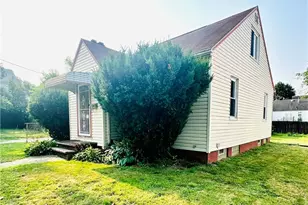 802 Sherlock Pl NE, Canton, OH 44714 - Photo 3
