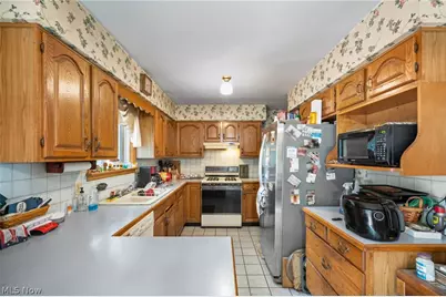 1700 Beryl Road, Akron, OH 44312 - Photo 9