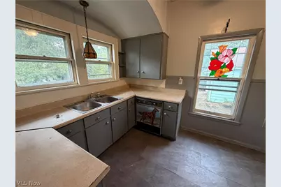 2048 Grafton Road, Elyria, OH 44035 - Photo 9