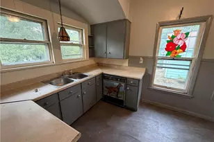 2048 Grafton Rd, Elyria, OH 44035 - Photo 9