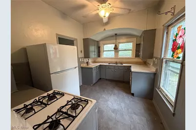 2048 Grafton Road, Elyria, OH 44035 - Photo 7