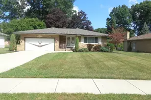 979 E Decker Dr, Green Hills, OH 44131 - Photo 5