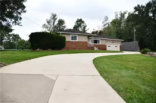 3045 Paradise Ave, Canfield, OH 44406 - Photo 3